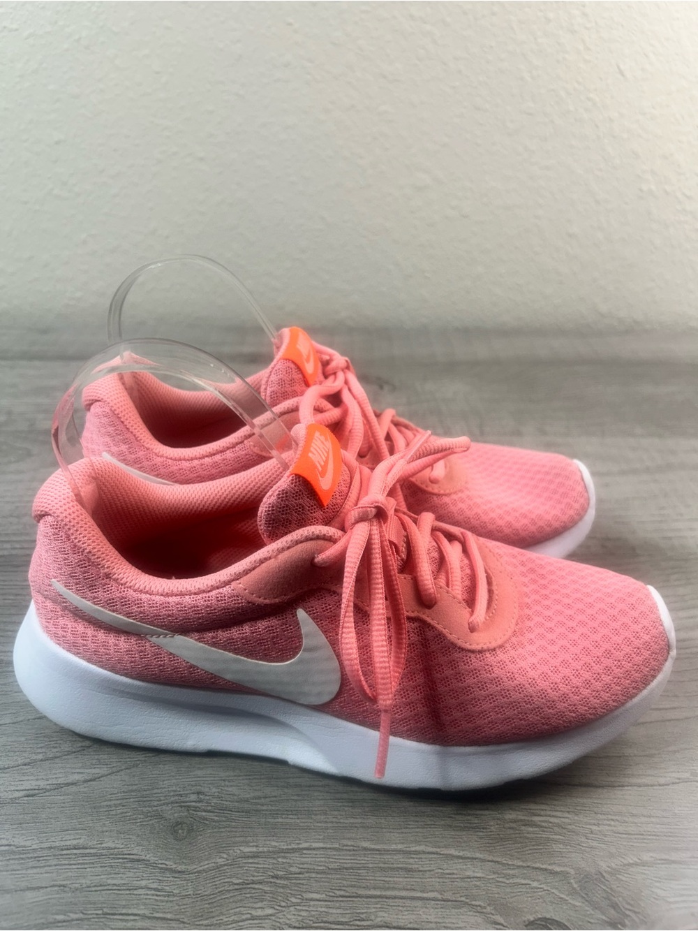 Nike Tanjun Shoes Size 7.5 Women's Coral Pink Running Sneakers - Picture 6 of 9